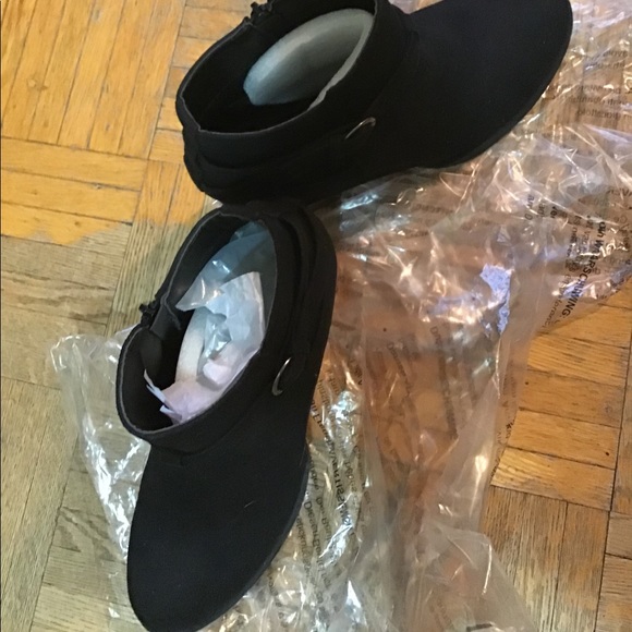 Freda JustFab Black Booties - Picture 4 of 5